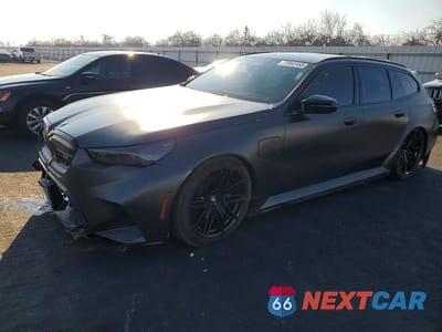 2025 BMW M5 TOURING WBS83GV05SCU45064 - główne zdjęcie licytacji z USA - miniatura