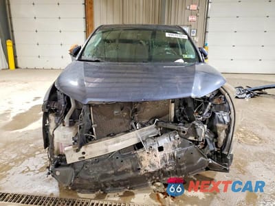 Piąte zdjęcie samochodu w środku: 2018 TOYOTA HIGHLANDER LE VIN:5TDBZRFH6JS865697 - miniatura