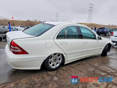 Trzecie zdjęcie samochodu z tyłu: 2005 MERCEDES-BENZ C 240 4MATIC VIN:WDBRF81J25F644498 - miniatura