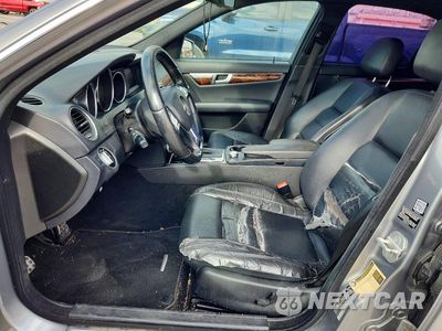 Zdjęcie 7 z 12 samochodu: 2012 MERCEDES-BENZ C 250 VIN:WDDGF4HB9CA621977 - miniatura