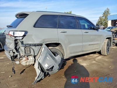 Trzecie zdjęcie samochodu z tyłu: 2022 JEEP GRAND CHEROKEE LAREDO E VIN:1C4RJFAG8NC120654 - miniatura