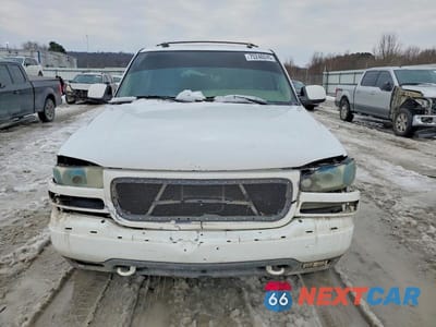 Piąte zdjęcie samochodu w środku: 2004 GMC YUKON VIN:1GKEK13Z34R189605 - miniatura