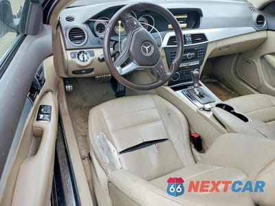 Zdjęcie 8 z 12 samochodu: 2012 MERCEDES-BENZ C 250 VIN:WDDGJ4HB4CF925137 - miniatura