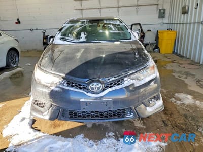 Piąte zdjęcie samochodu w środku: 2017 TOYOTA COROLLA IM BASE VIN:JTNKARJE2HJ546725 - miniatura