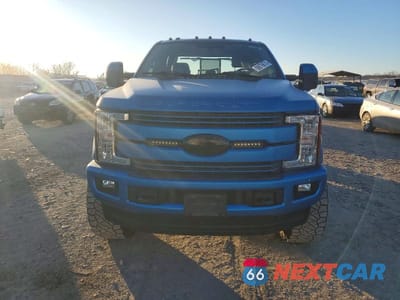Piąte zdjęcie samochodu w środku: 2017 FORD F250 SUPER DUTY VIN:1FT7W2BTXHEE95774 - miniatura