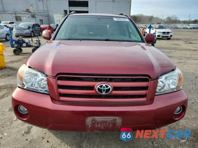 Piąte zdjęcie samochodu w środku: 2005 TOYOTA HIGHLANDER LIMITED VIN:JTEEP21A450113991 - miniatura