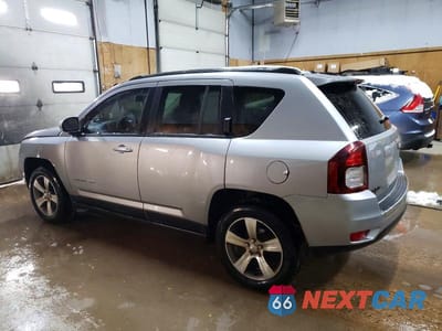 Drugie zdjęcie samochodu z przodu: 2016 JEEP COMPASS LATITUDE VIN:1C4NJCEA5GD807090 - miniatura