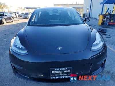 Piąte zdjęcie samochodu w środku: 2018 TESLA MODEL 3 VIN:5YJ3E1EA7JF016088 - miniatura
