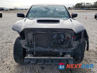 Piąte zdjęcie samochodu w środku: 2018 TOYOTA TACOMA TRD SPORT VIN:5TFCZ5AN8JX144687 - miniatura