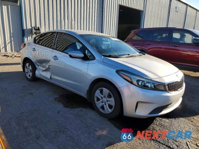Czwarte zdjęcie samochodu z boku: 2017 KIA FORTE LX VIN:3KPFK4A73HE034248 - miniatura