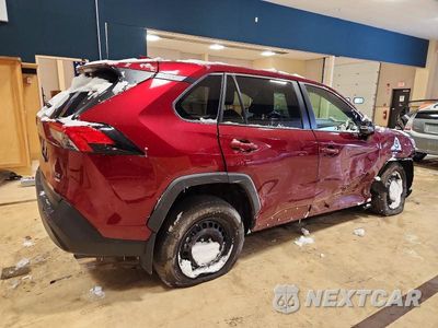 Trzecie zdjęcie samochodu z tyłu: 2025 TOYOTA RAV4 LE VIN:JTMG1RFV5SD113330 - miniatura