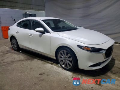 Czwarte zdjęcie samochodu z boku: 2019 MAZDA 3 PREFERRED VIN:3MZBPADL8KM105980 - miniatura