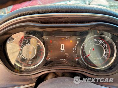 Zdjęcie 8 z 10 samochodu: 2015 DODGE CHALLENGER SXT VIN:2C3CDZAT4FH764005 - miniatura