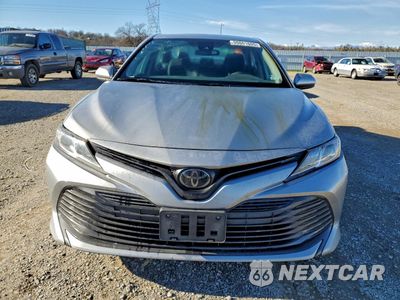 Piąte zdjęcie samochodu w środku: 2020 TOYOTA CAMRY LE VIN:4T1C11AK3LU319191 - miniatura