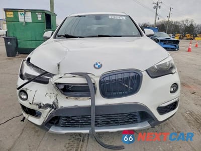 Piąte zdjęcie samochodu w środku: 2018 BMW X1 XDRIVE28I VIN:WBXHT3C33J5F91131 - miniatura