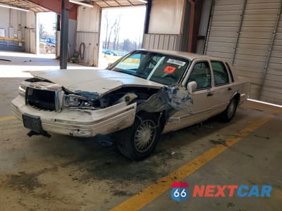 1996 LINCOLN TOWN CAR CARTIER 1LNLM83W8TY616580 - główne zdjęcie licytacji z USA - miniatura