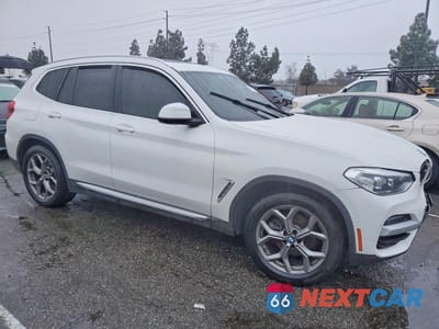 Czwarte zdjęcie samochodu z boku: 2021 BMW X3 SDRIVE30I VIN:5UXTY3C03M9E65667 - miniatura