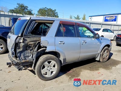 Trzecie zdjęcie samochodu z tyłu: 2004 SATURN VUE VIN:5GZCZ634X4S873882 - miniatura