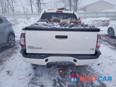 Zdjęcie 6 z 12 samochodu: 2015 TOYOTA TACOMA DOUBLE CAB VIN:3TMLU4EN9FM200362 - miniatura