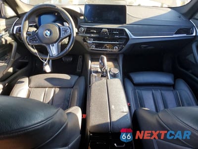 Zdjęcie 8 z 12 samochodu: 2021 BMW M550XI VIN:WBA13BK00MCF75241 - miniatura