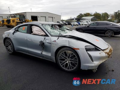 Czwarte zdjęcie samochodu z boku: 2024 PORSCHE TAYCAN VIN:WP0AA2Y18RSA13173 - miniatura