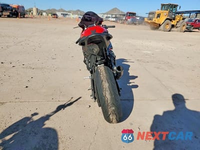 Czwarte zdjęcie samochodu z boku: 2024 BMW S 1000 RR VIN:WB10E6306R6J99420 - miniatura