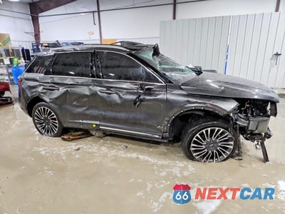 Czwarte zdjęcie samochodu z boku: 2020 LINCOLN CORSAIR RESERVE VIN:5LMCJ2D99LUL23029 - miniatura