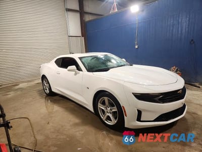 Czwarte zdjęcie samochodu z boku: 2020 CHEVROLET CAMARO LS VIN:1G1FB1RS6L0111681 - miniatura