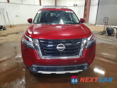 Piąte zdjęcie samochodu w środku: 2022 NISSAN PATHFINDER PLATINUM VIN:5N1DR3DK3NC201557 - miniatura