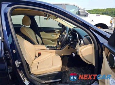Piąte zdjęcie samochodu w środku: 2017 MERCEDES-BENZ C 300 4MATIC VIN:55SWF4KBXHU216920 - miniatura