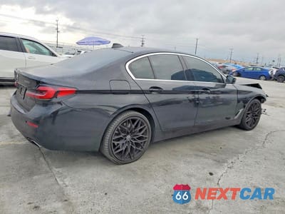 Trzecie zdjęcie samochodu z tyłu: 2021 BMW 530 XI VIN:WBA13BJ09MCF96154 - miniatura