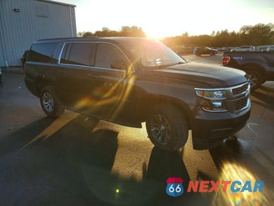 Czwarte zdjęcie samochodu z boku: 2017 CHEVROLET SUBURBAN C1500 LS VIN:1GNSCGKC5HR346561 - miniatura