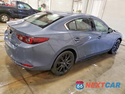 Trzecie zdjęcie samochodu z tyłu: 2024 MAZDA 3 PREFERRED VIN:3MZBPBCMXRM414019 - miniatura