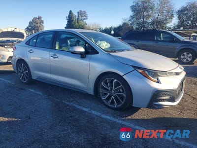 Czwarte zdjęcie samochodu z boku: 2020 TOYOTA COROLLA SE VIN:5YFS4RCE1LP016663 - miniatura