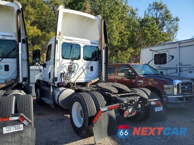 Trzecie zdjęcie samochodu z tyłu: 2016 FREIGHTLINER CASCADIA 125 SEMI TRUCK VIN:1FUBGEDV7GLHC5649 - miniatura