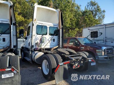 Trzecie zdjęcie samochodu z tyłu: 2016 FREIGHTLINER CASCADIA 125 SEMI TRUCK VIN:1FUBGEDV7GLHC5649 - miniatura