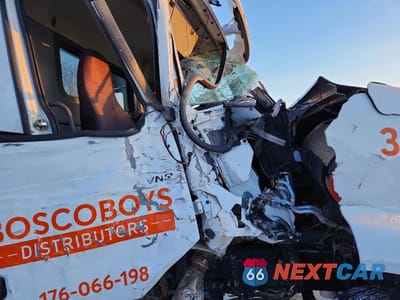 Zdjęcie 9 z 10 samochodu: 2024 VOLVO VNR VIN:4V4WC9EH5RN653397 - miniatura