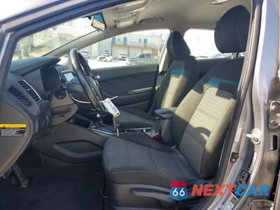 Zdjęcie 7 z 12 samochodu: 2017 KIA FORTE LX VIN:3KPFL4A78HE156021 - miniatura