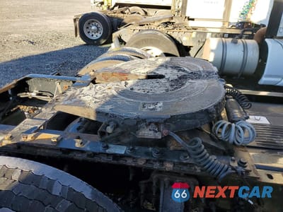 Zdjęcie 9 z 10 samochodu: 2016 VOLVO VNL SEMI TRUCK VIN:4V4N39TG5GN965609 - miniatura