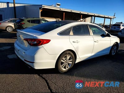 Trzecie zdjęcie samochodu z tyłu: 2016 HYUNDAI SONATA SE VIN:5NPE24AF9GH300322 - miniatura