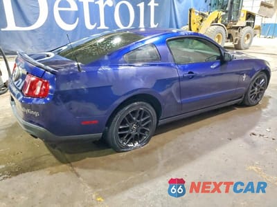 Trzecie zdjęcie samochodu z tyłu: 2012 FORD MUSTANG VIN:1ZVBP8AM7C5232961 - miniatura