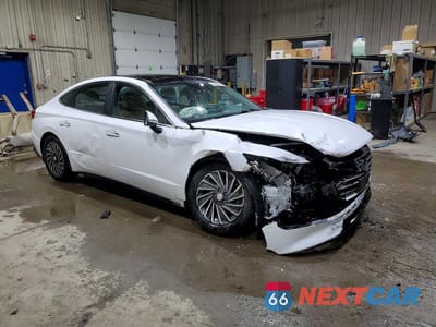 Czwarte zdjęcie samochodu z boku: 2023 HYUNDAI SONATA HYBRID LIMITED VIN:KMHL54JJ8PA070276 - miniatura