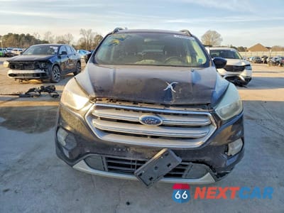 Piąte zdjęcie samochodu w środku: 2018 FORD ESCAPE SE VIN:1FMCU0GD5JUA35455 - miniatura