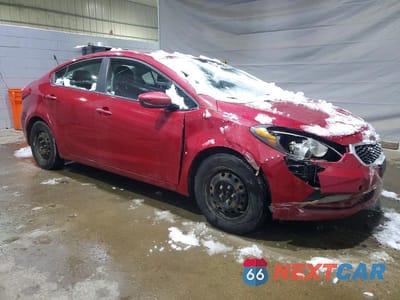 Czwarte zdjęcie samochodu z boku: 2016 KIA FORTE LX VIN:KNAFK4A61G5609218 - miniatura