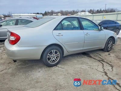 Trzecie zdjęcie samochodu z tyłu: 2002 TOYOTA CAMRY LE VIN:4T1BE32K92U601246 - miniatura