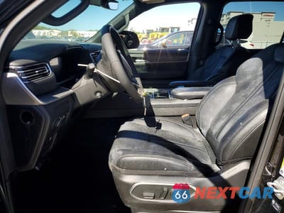 Zdjęcie 7 z 12 samochodu: 2024 JEEP WAGONEER L SERIES II VIN:1C4SJSBP8RS104961 - miniatura