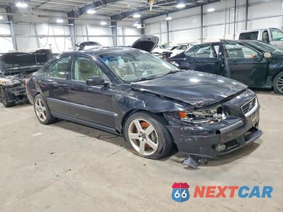 Czwarte zdjęcie samochodu z boku: 2004 VOLVO S60 R VIN:YV1RH52Y742348852 - miniatura