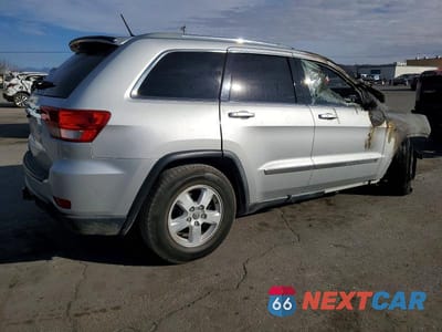 Trzecie zdjęcie samochodu z tyłu: 2011 JEEP GRAND CHEROKEE LAREDO VIN:1J4RR4GGXBC579243 - miniatura