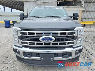 Piąte zdjęcie samochodu w środku: 2025 FORD F350 SUPER DUTY VIN:1FT8W3DT6SEC67625 - miniatura