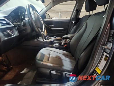 Zdjęcie 7 z 12 samochodu: 2016 BMW 320 XI VIN:WBA8E5G52GNU20565 - miniatura